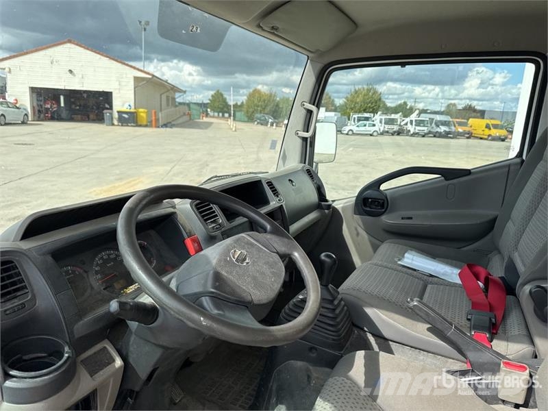 Nissan 160AluDs 16 m on Nissan Cabstar-Multitel Camion Na Auto korvtõstukid