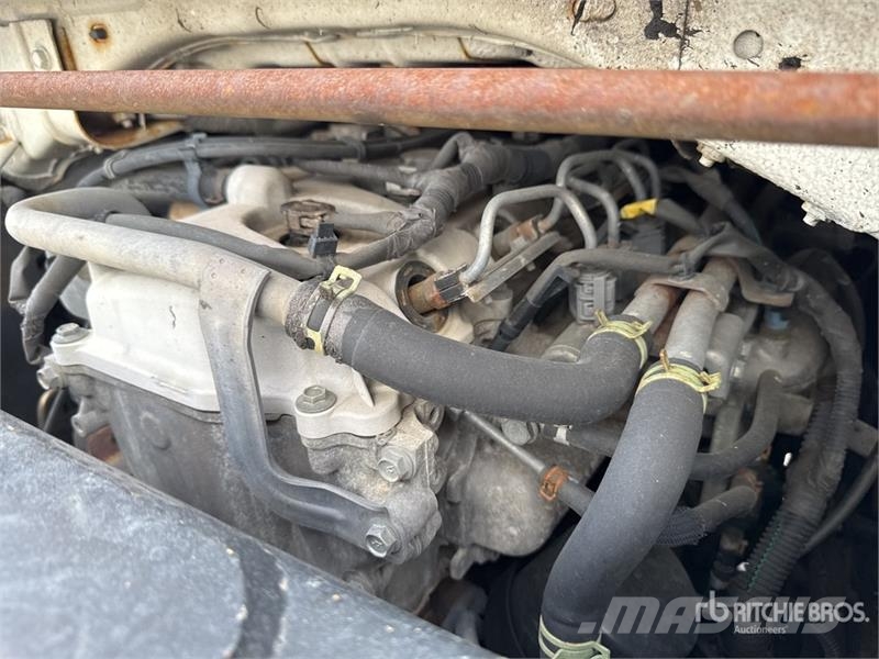 Nissan 160AluDs 16 m on Nissan Cabstar-Multitel Camion Na Auto korvtõstukid