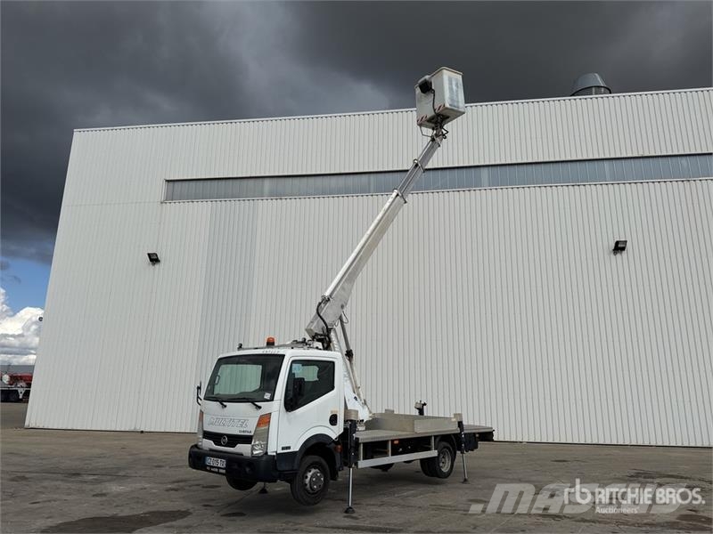 Nissan 160AluDs 16 m on Nissan Cabstar-Multitel Camion Na Auto korvtõstukid