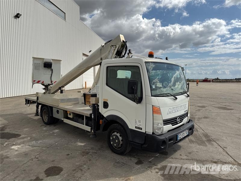 Nissan 160AluDs 16 m on Nissan Cabstar-Multitel Camion Na Auto korvtõstukid