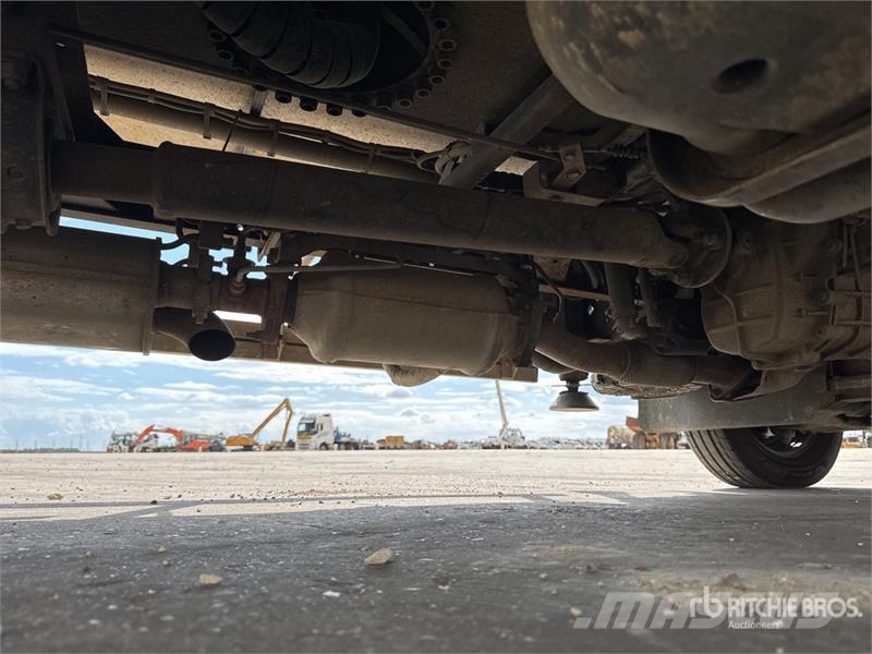 Nissan 160AluDs 16 m on Nissan Cabstar-Multitel Camion Na Auto korvtõstukid
