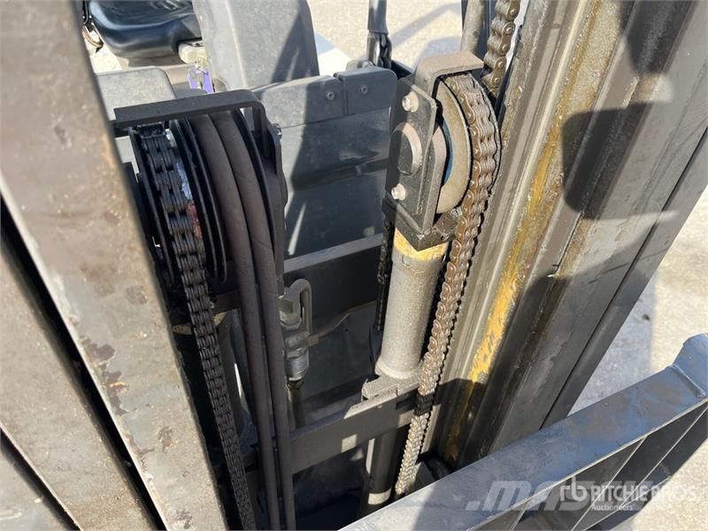 Nissan 1N1L15Q 1300 kg Forklift (Inoperable) Другие складские механизмы