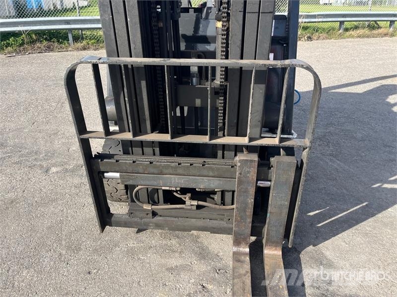Nissan 1N1L15Q 1300 kg Forklift (Inoperable) Другие складские механизмы
