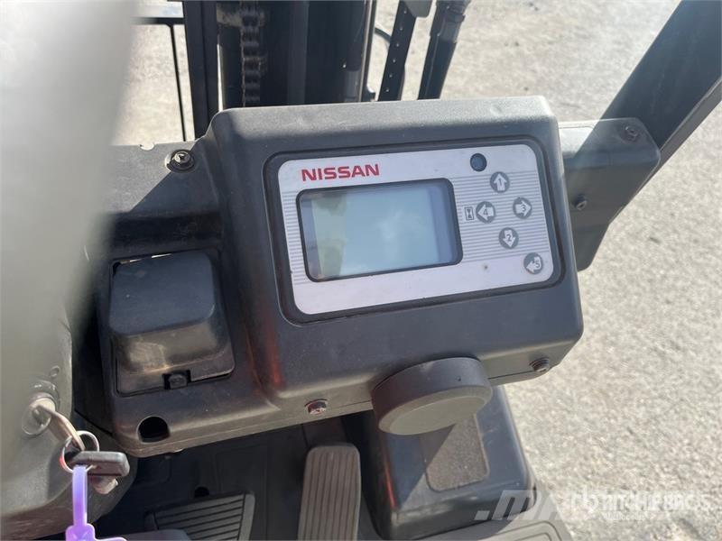 Nissan 1N1L15Q 1300 kg Forklift (Inoperable) Другие складские механизмы