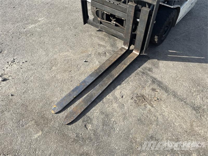 Nissan 1N1L15Q 1300 kg Forklift (Inoperable) Другие складские механизмы