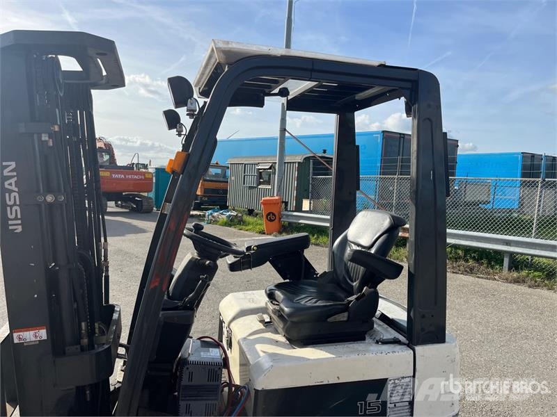 Nissan 1N1L15Q 1300 kg Forklift (Inoperable) Другие складские механизмы