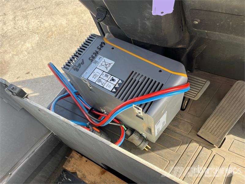 Nissan 1N1L15Q 1300 kg Forklift (Inoperable) Другие складские механизмы