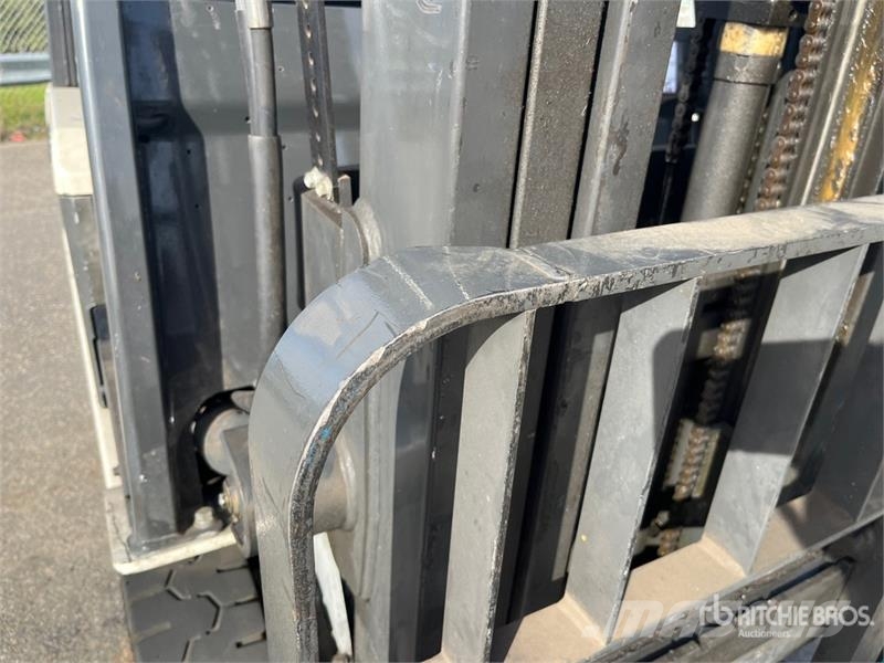 Nissan 1N1L15Q 1300 kg Forklift (Inoperable) Другие складские механизмы