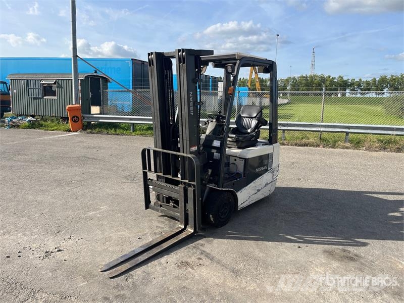 Nissan 1N1L15Q 1300 kg Forklift (Inoperable) Другие складские механизмы