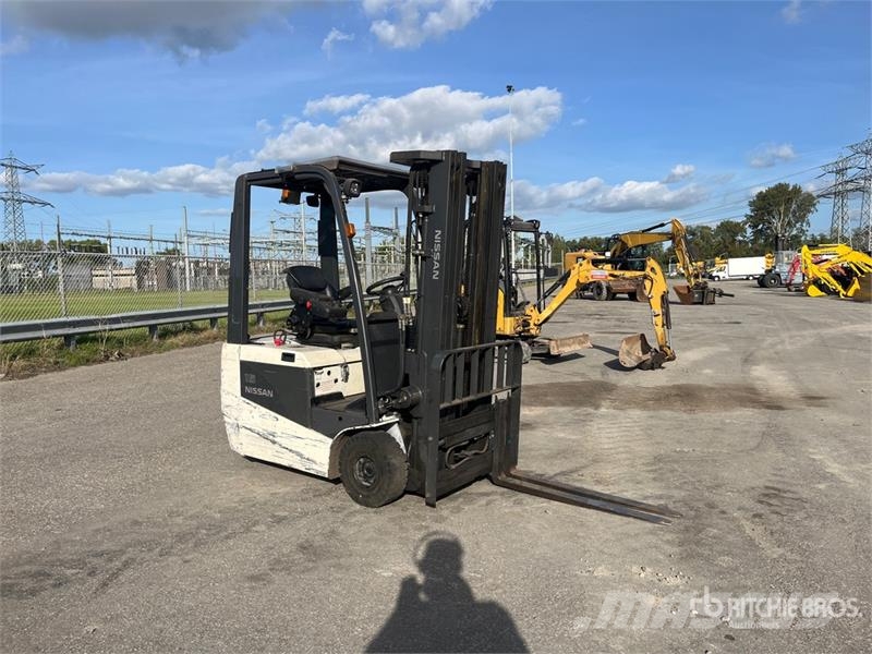 Nissan 1N1L15Q 1300 kg Forklift (Inoperable) Другие складские механизмы