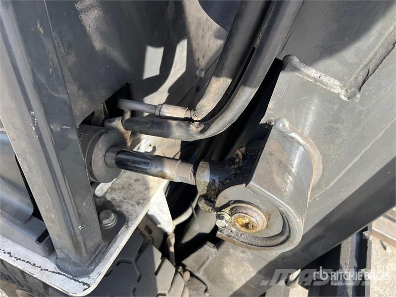 Nissan 1N1L15Q 1300 kg Forklift (Inoperable) Другие складские механизмы