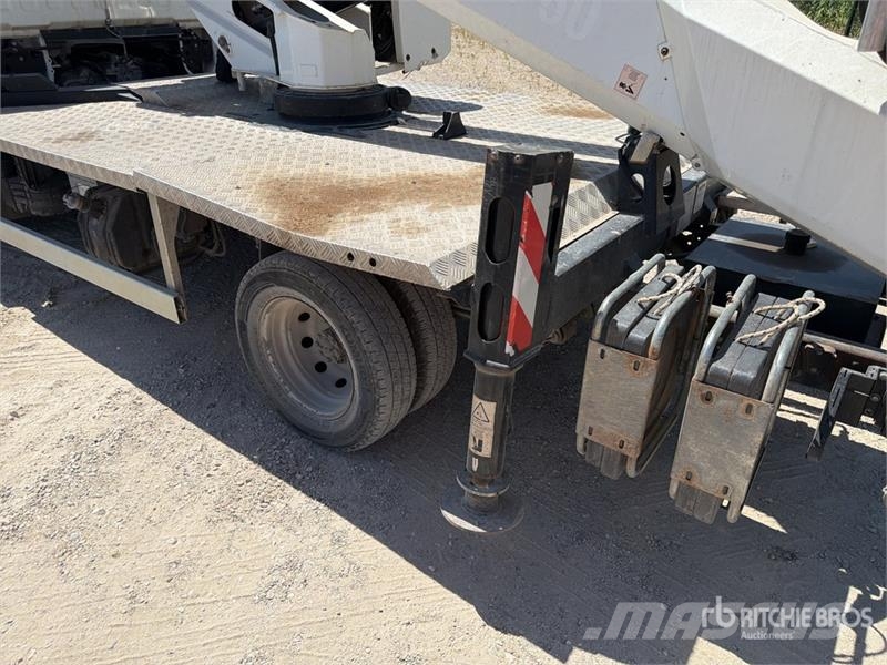 Nissan 20 m on  Nissan Cabstar 4x2 Camion Nacelle Bucket  Plataformas sobre camión