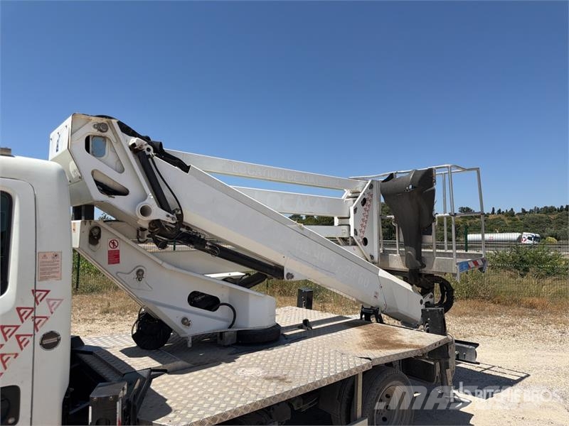Nissan 20 m on  Nissan Cabstar 4x2 Camion Nacelle Bucket  Plataformas sobre camión