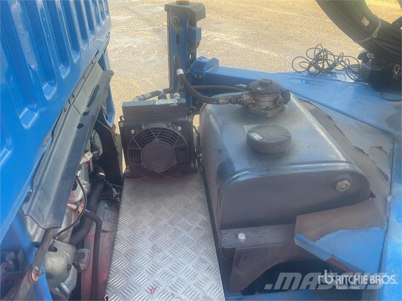 Nissan 20TJ 19.7 m on Nissan NT400 4x2 Bucket Truck Auto hoogwerkers