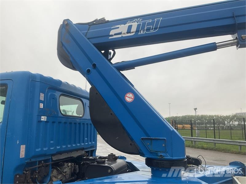 Nissan 20TJ 19.7 m on Nissan NT400 4x2 Bucket Truck Auto korvtõstukid