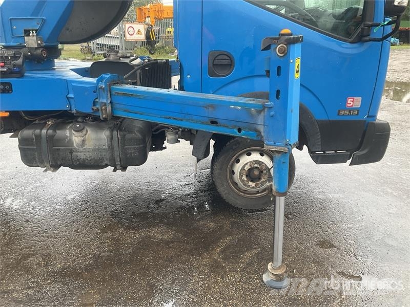 Nissan 20TJ 19.7 m on Nissan NT400 4x2 Bucket Truck Auto korvtõstukid