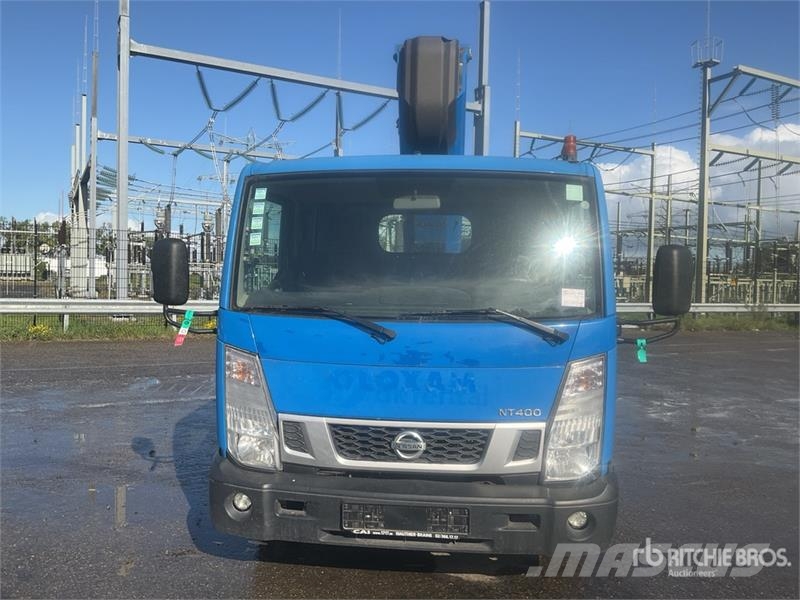 Nissan 20TJ 19.7 m on Nissan NT400 4x2 Bucket Truck Auto hoogwerkers