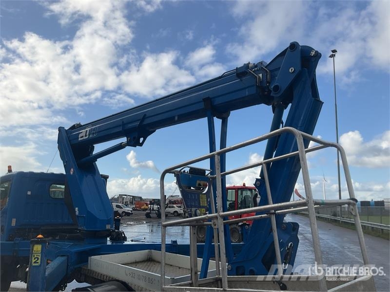 Nissan 20TJ 300 kg on Nissan NT400 4x2 Bucket Truck المنصات الهوائية المثبتة على شاحنة