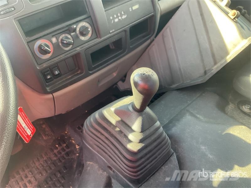 Nissan 20TJ 300 kg on Nissan NT400 4x2 Bucket Truck المنصات الهوائية المثبتة على شاحنة