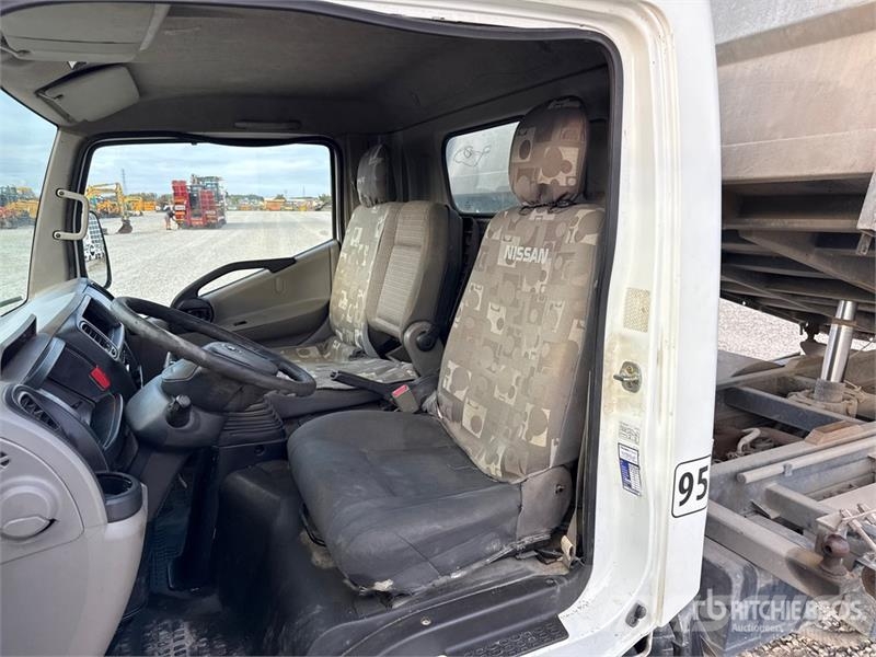 Nissan Cabstar 35.12 Dump Truck Kipper