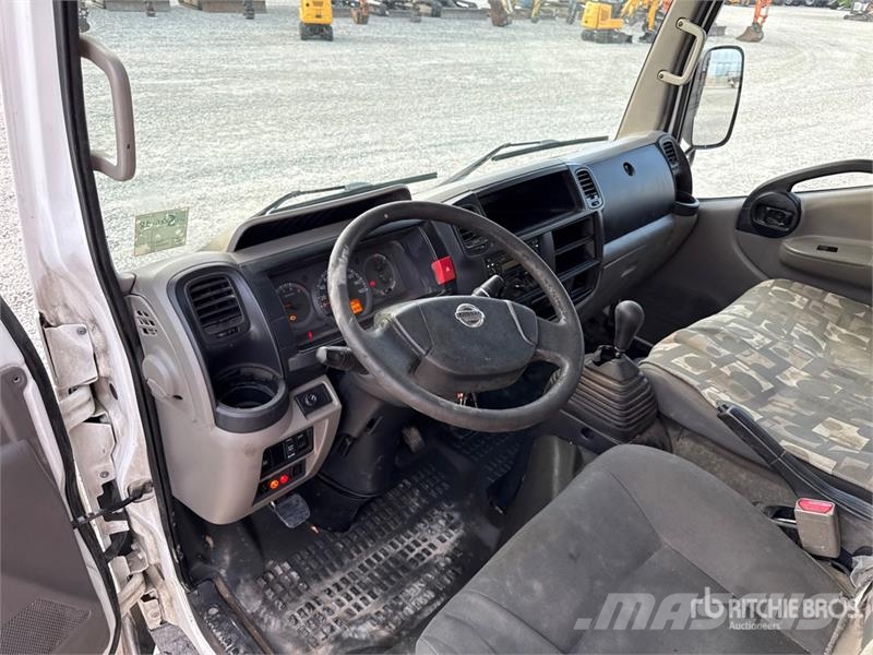 Nissan Cabstar 35.12 Dump Truck Kipper