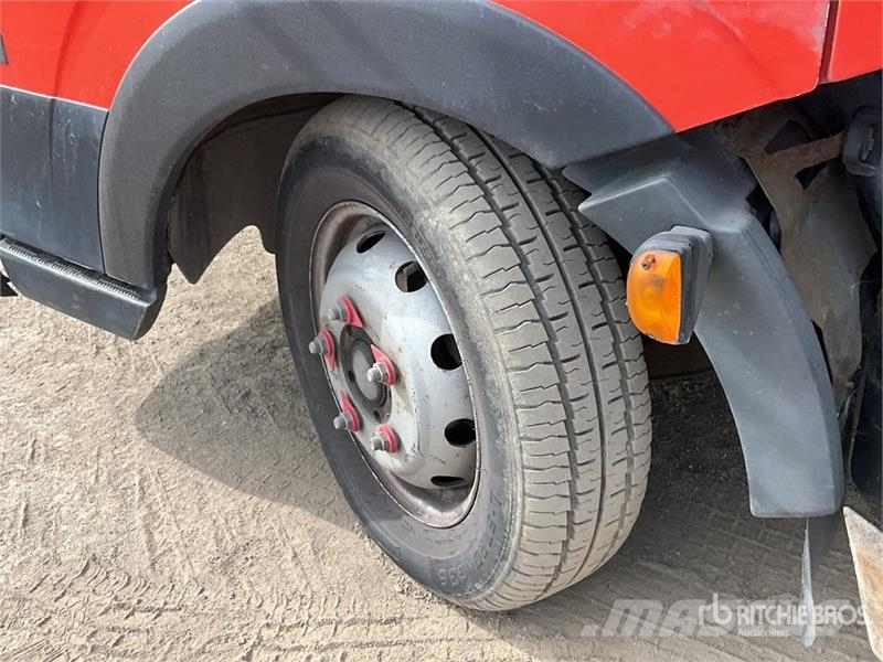 Nissan Cabstar 4x2 NT400 4X2 on 2015 CTE ZED 21.2JH 20 m Avtokošare