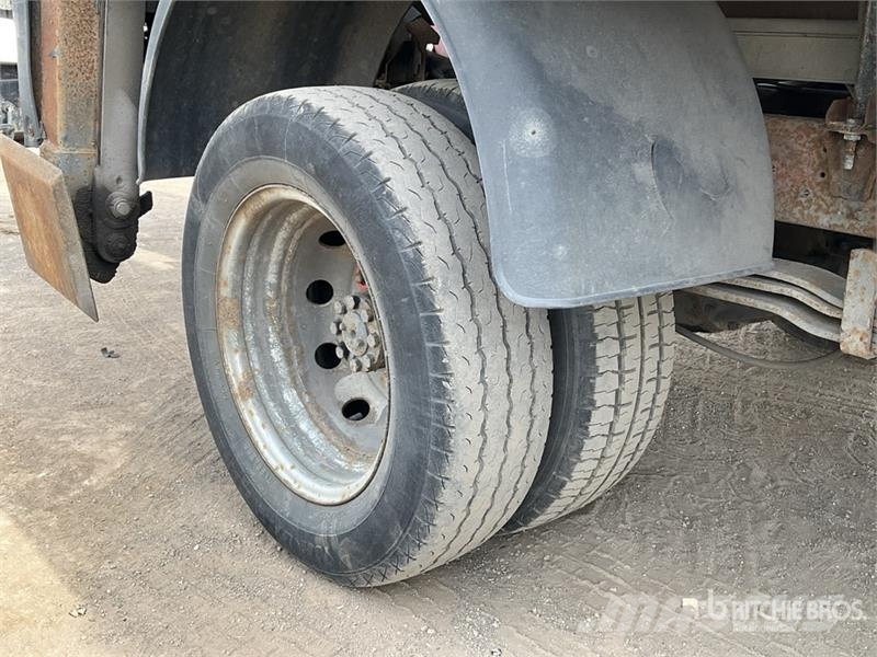 Nissan Cabstar 4x2 NT400 4X2 on 2015 CTE ZED 21.2JH 20 m Avtokošare