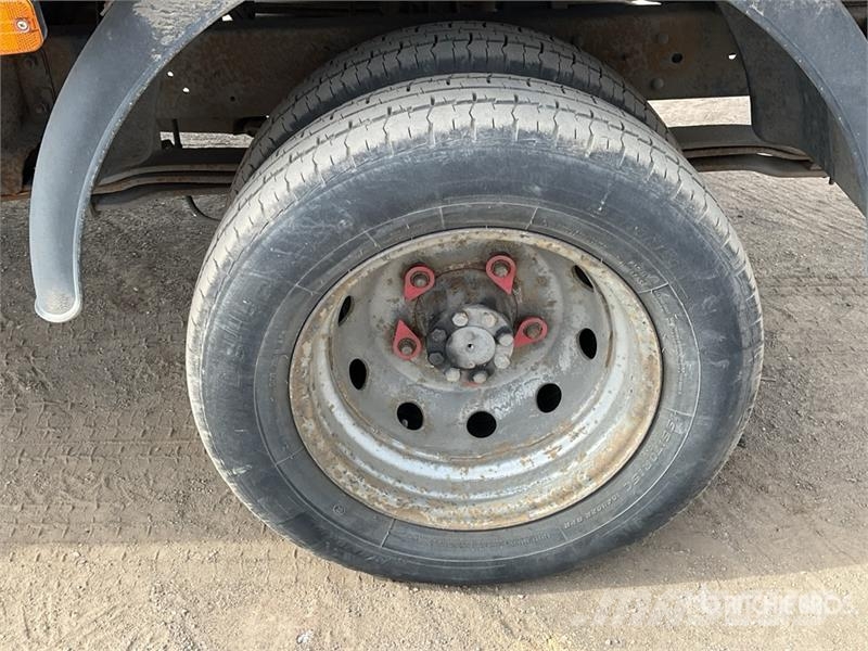 Nissan Cabstar 4x2 NT400 4X2 on 2015 CTE ZED 21.2JH 20 m Avtokošare