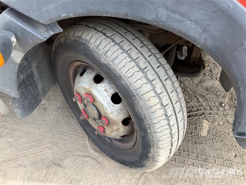 Nissan Cabstar 4x2 NT400 4X2 on 2015 CTE ZED 21.2JH 20 m Avtokošare