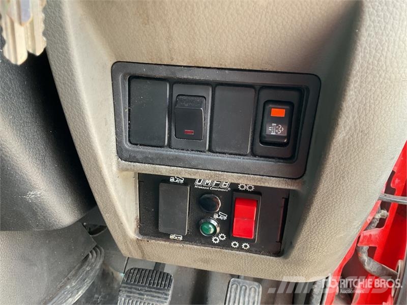 Nissan Cabstar 4x2 NT400 4X2 on 2015 CTE ZED 21.2JH 20 m Avtokošare