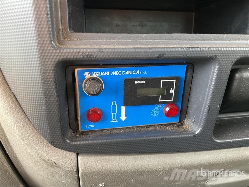 Nissan Cabstar 4x2 NT400 4X2 on 2015 CTE ZED 21.2JH 20 m Avtokošare