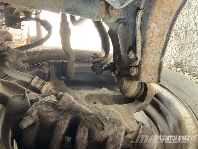 Nissan Cabstar 4x2 NT400 4X2 on 2015 CTE ZED 21.2JH 20 m Avtokošare