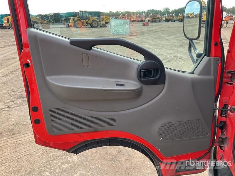 Nissan Cabstar 4x2 NT400 4X2 on 2015 CTE ZED 21.2JH 20 m Avtokošare