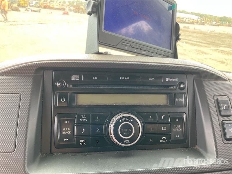 Nissan Cabstar 4x2 NT400 4X2 on 2015 CTE ZED 21.2JH 20 m Avtokošare