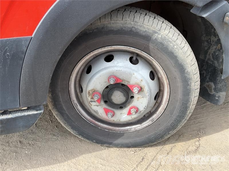 Nissan Cabstar 4x2 NT400 4X2 on 2015 CTE ZED 21.2JH 20 m Avtokošare