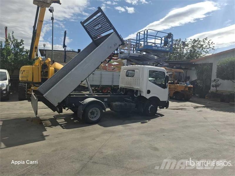 Nissan Cabstar Dump Truck Pašizgāzējs