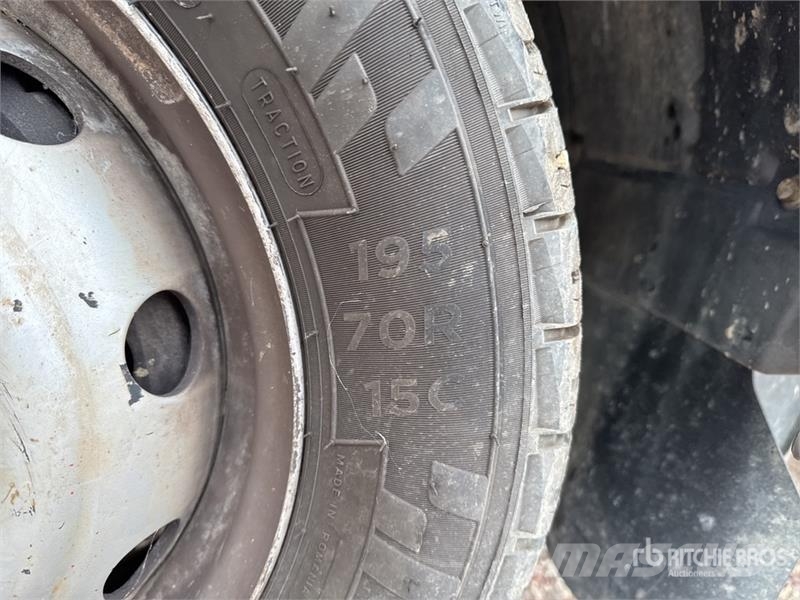 Nissan Cabstar NT400 32.12 4x2 Camion Benne Dump Truck (I Kiperi kamioni