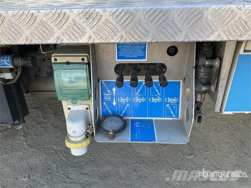 Nissan Cabstar NT400 4x2 on CTE ZED 21.2JH 20 m Bucket Tr Piattaforme autocarrate