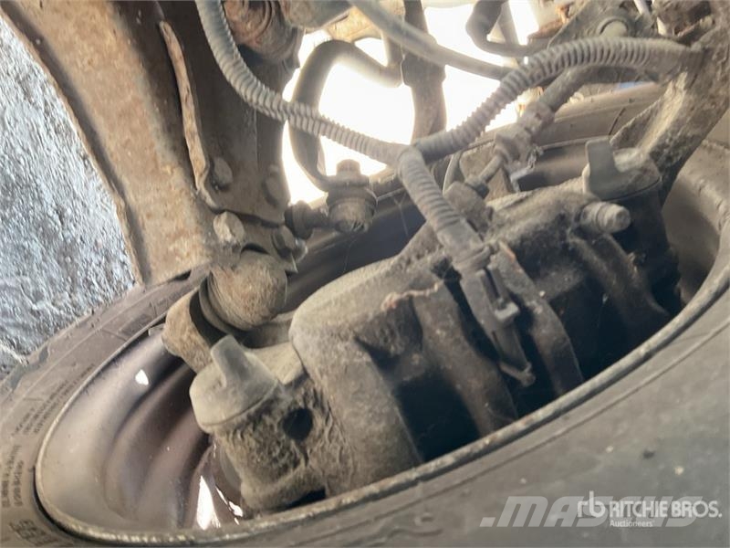 Nissan Cabstar NT400 4x2 on CTE ZED 21.2JH 20 m Bucket Tr Piattaforme autocarrate