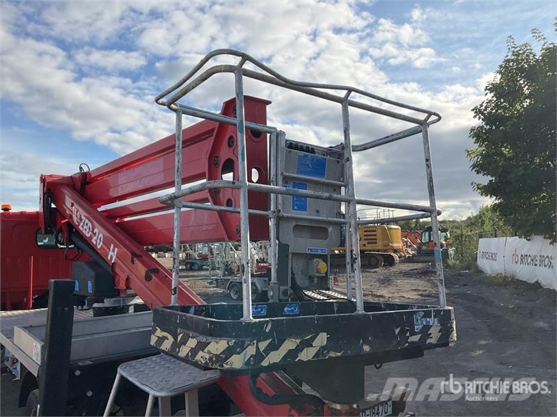 Nissan Cabstar NT400 4x2 on CTE ZED 21.2JH 20 m Bucket Tr Piattaforme autocarrate