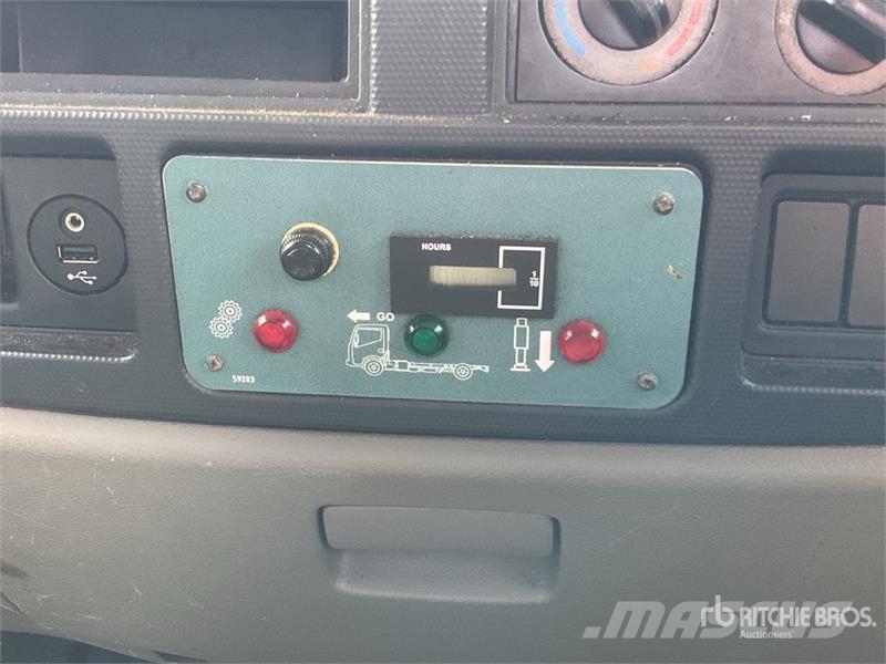 Nissan Cabstar NT400 4x2 on CTE ZED 21.2JH 20 m Bucket Tr Piattaforme autocarrate