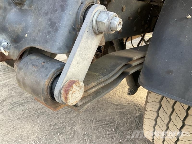 Nissan Cabstar NT400 4x2 on CTE ZED 21.2JH 20 m Bucket Tr Piattaforme autocarrate