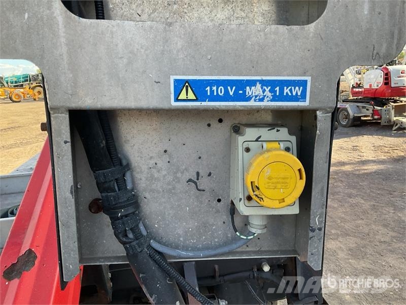 Nissan Cabstar NT400 4x2 on CTE ZED 21.2JH 20 m Bucket Tr Piattaforme autocarrate