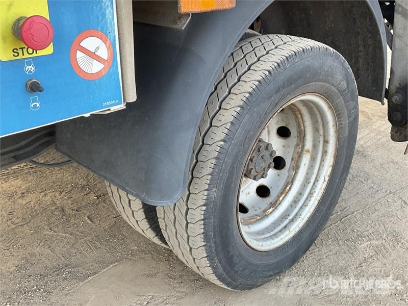 Nissan Cabstar NT400 4x2 on CTE ZED 21.2JH 20 m Bucket Tr Piattaforme autocarrate