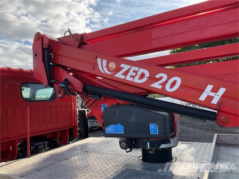 Nissan Cabstar NT400 4x2 on CTE ZED 21.2JH 20 m Bucket Tr Piattaforme autocarrate