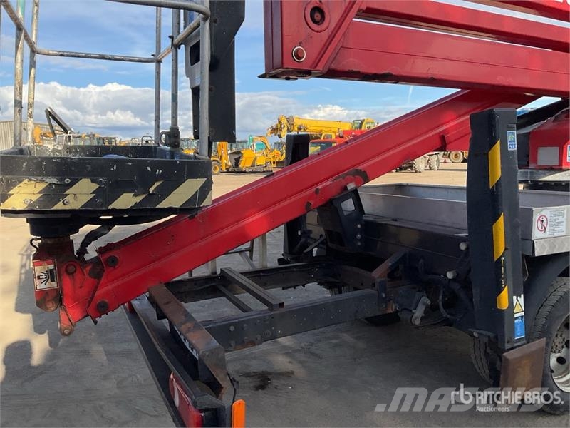 Nissan Cabstar NT400 4x2 on CTE ZED 21.2JH 20 m Bucket Tr Piattaforme autocarrate