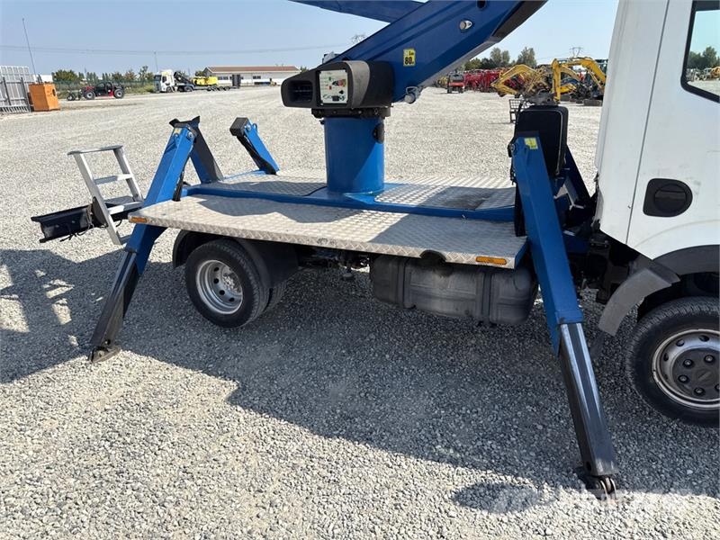 Nissan DA 320 20 m on Nissan Cabstar 35.12 Bucket Truck Plataformas aéreas montadas em camião