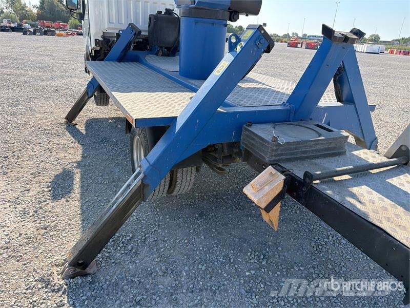 Nissan DA320 19 m on Nissan NT400 Bucket Truck LKW-Arbeitsbühnen