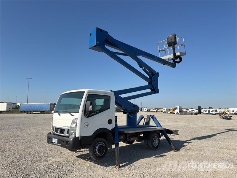 Nissan DA320 19 m on Nissan NT400 Bucket Truck LKW-Arbeitsbühnen