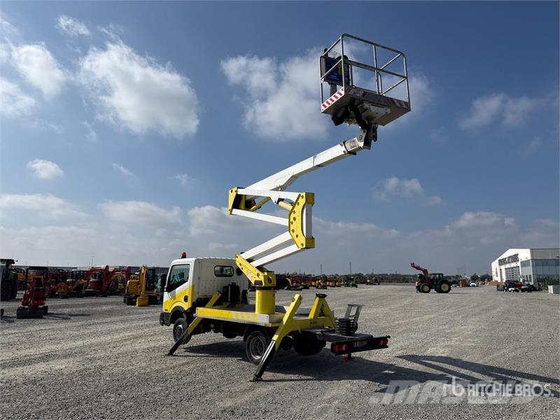Nissan DA320 20 m on Nissan Cabstar 35.12 Bucket Truck Plataformas aéreas montadas em camião